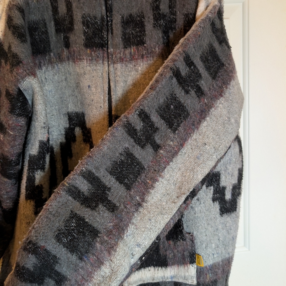 Vintage Molina Indian Sweater Jacket Artesanias Zip Up Men's Gray Black tribal - Picture 6 of 11